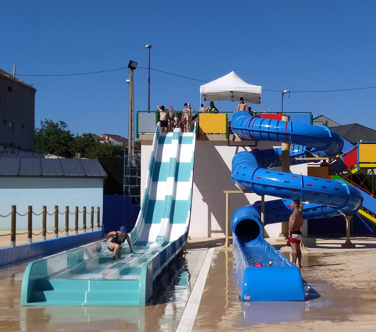 Piscinas Con Toboganes De Toral De Los Vados El Bierzo