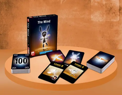Caja, cartas numéricas y niveles del juego The Mind